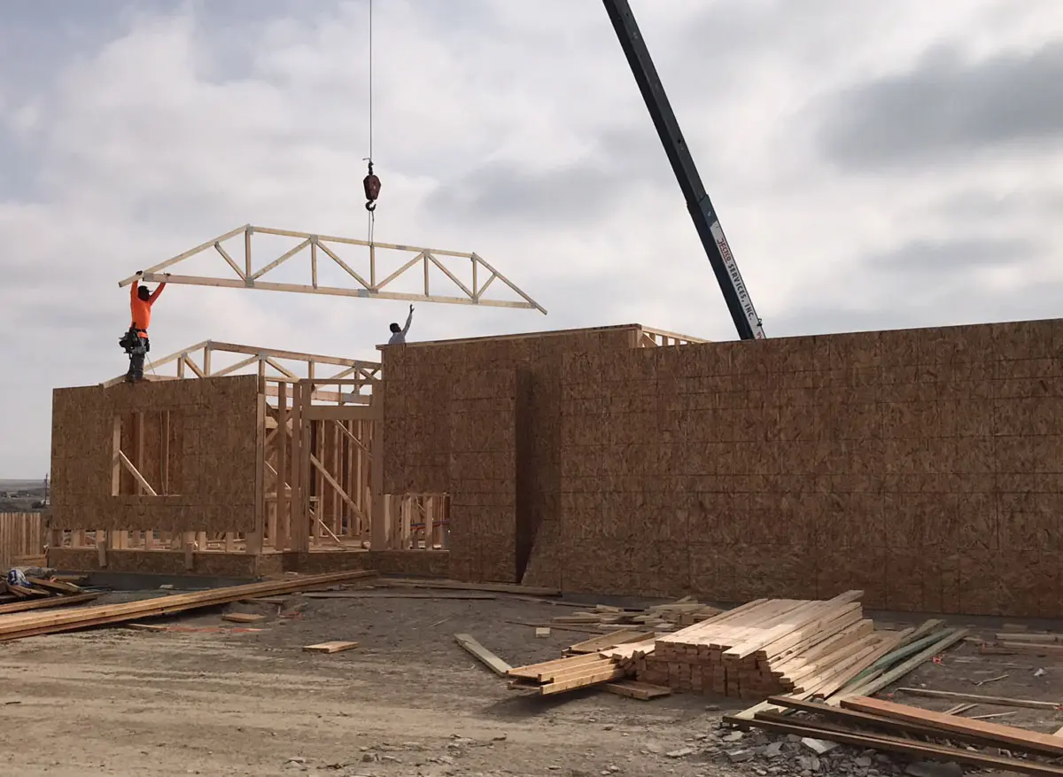 d28f01 ef455ed50e74451e886c2b7c99f3a566mv2 1200x877 1 - Swinging Trusses!