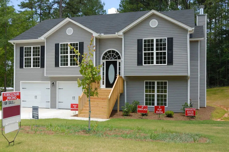 siding - A Look At Siding Options: Which Material Is The Best Choice For Your New Home?
