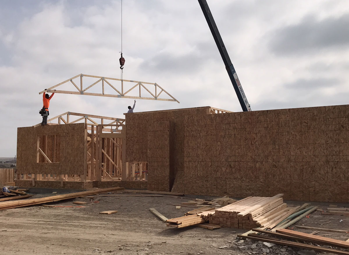 d28f01 ef455ed50e74451e886c2b7c99f3a566mv2 1200x877 1 - Swinging Trusses!