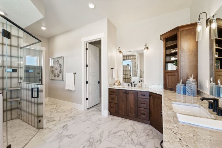 2020-parade-home-23